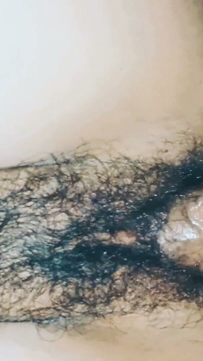 Latika prend une grosse bite dans la chatte en levrette | Clip 1