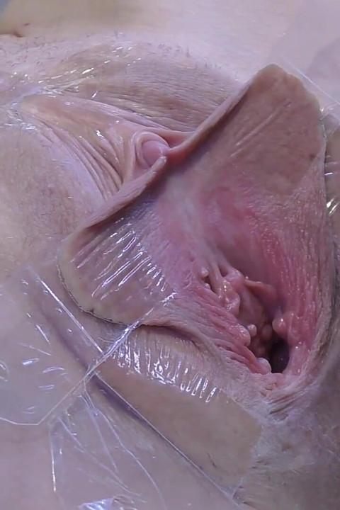 3 Yalayan Vagina, Çok Yakın Olmayan Yerlerde