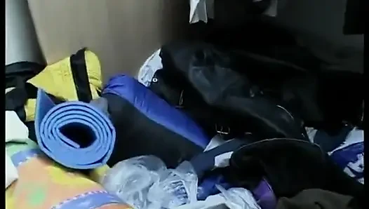 Красивую черноволосую крошку в чулках и на высоких каблуках глубоко трахают