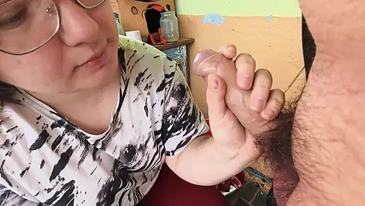 Sigara içen bir köylü fahişesi bana sakso çekti