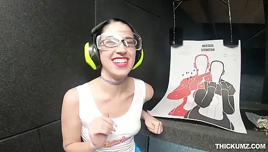 Thickumz - Alex Coal bekommt eine ladung sperma auf ihren arsch