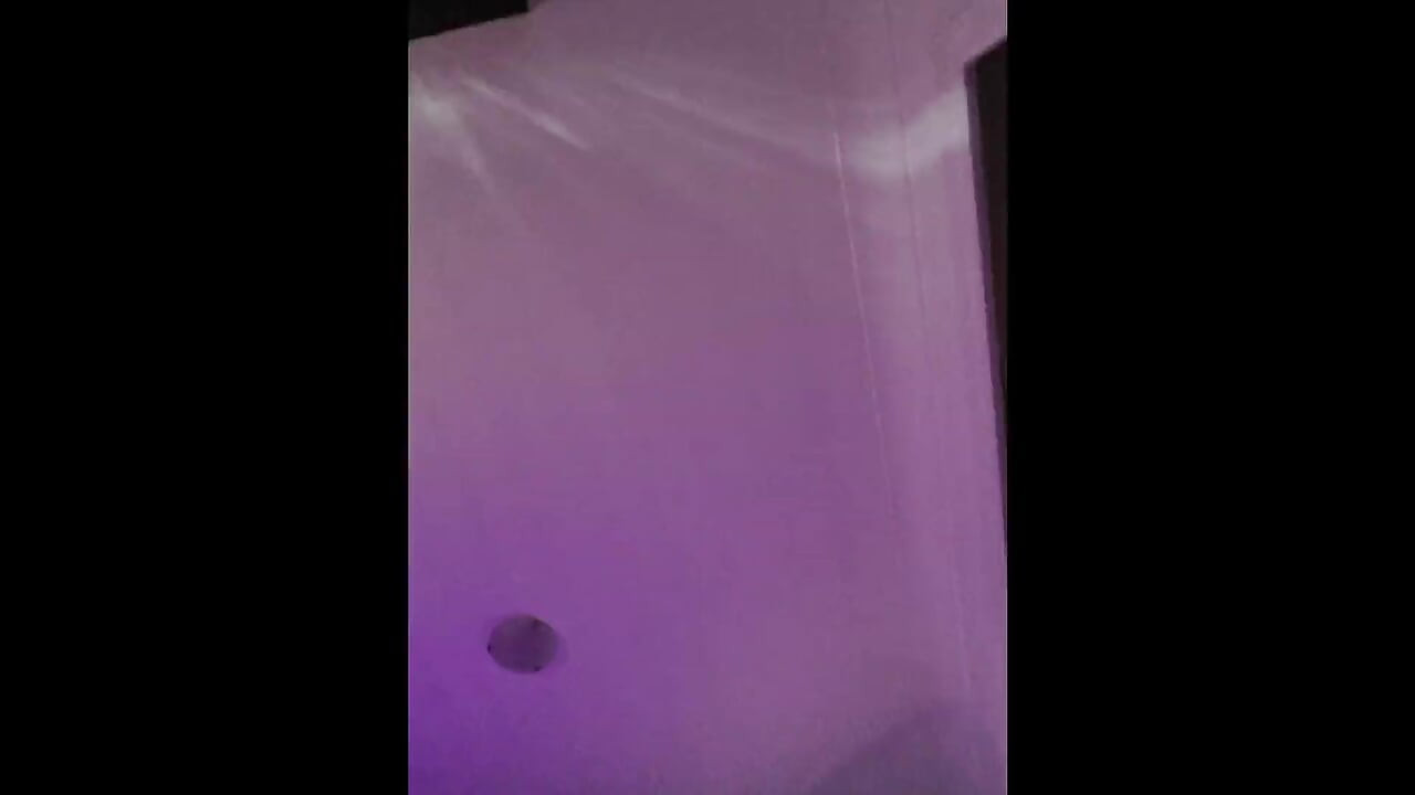 他把我綁起來，玩弄我一點，然後讓我基地