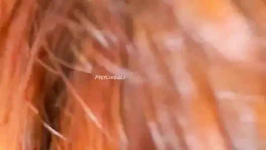 Изменяющая жена изменяет с домовладельцем, чтобы выплатить ежемесячное пособие