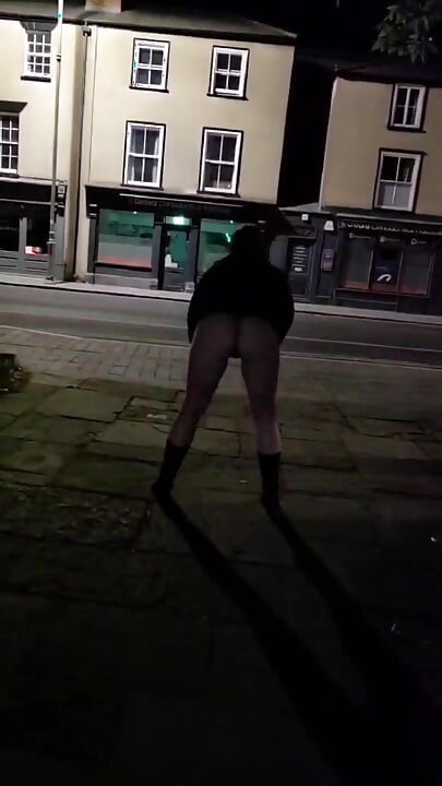 Wife out public flashing