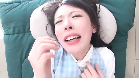 Wanita cantik ini lagi asik muasin memeknya di kantor sama pria yang lebih tua