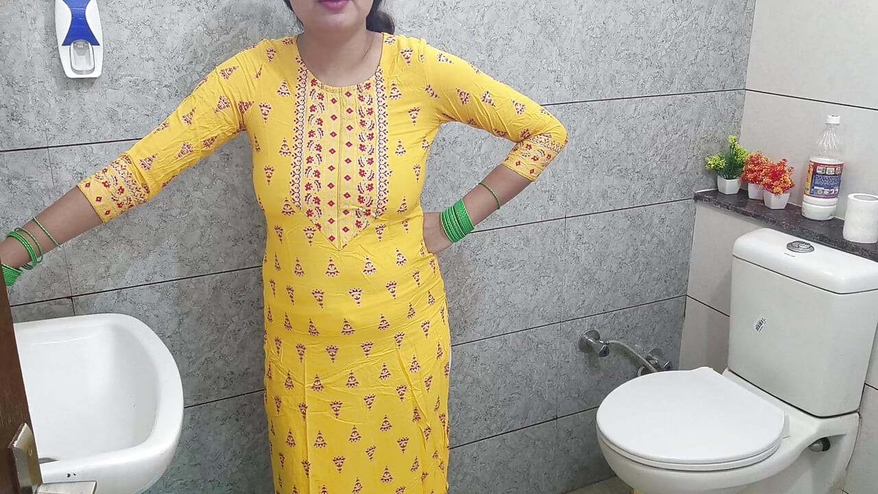 भारतीय हॉट सौतेली मां ने वॉशरूम में सौतेले बेटे को चोदा हिंदी ऑडियो में