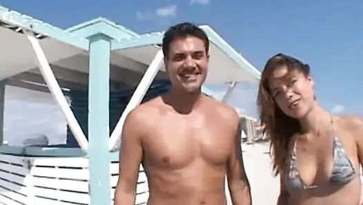 Ich traf mich am strand und wurde im hotel gefickt