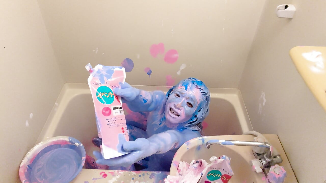 WET&MESSY Messy Play: Covered in Paint by a Boy 2