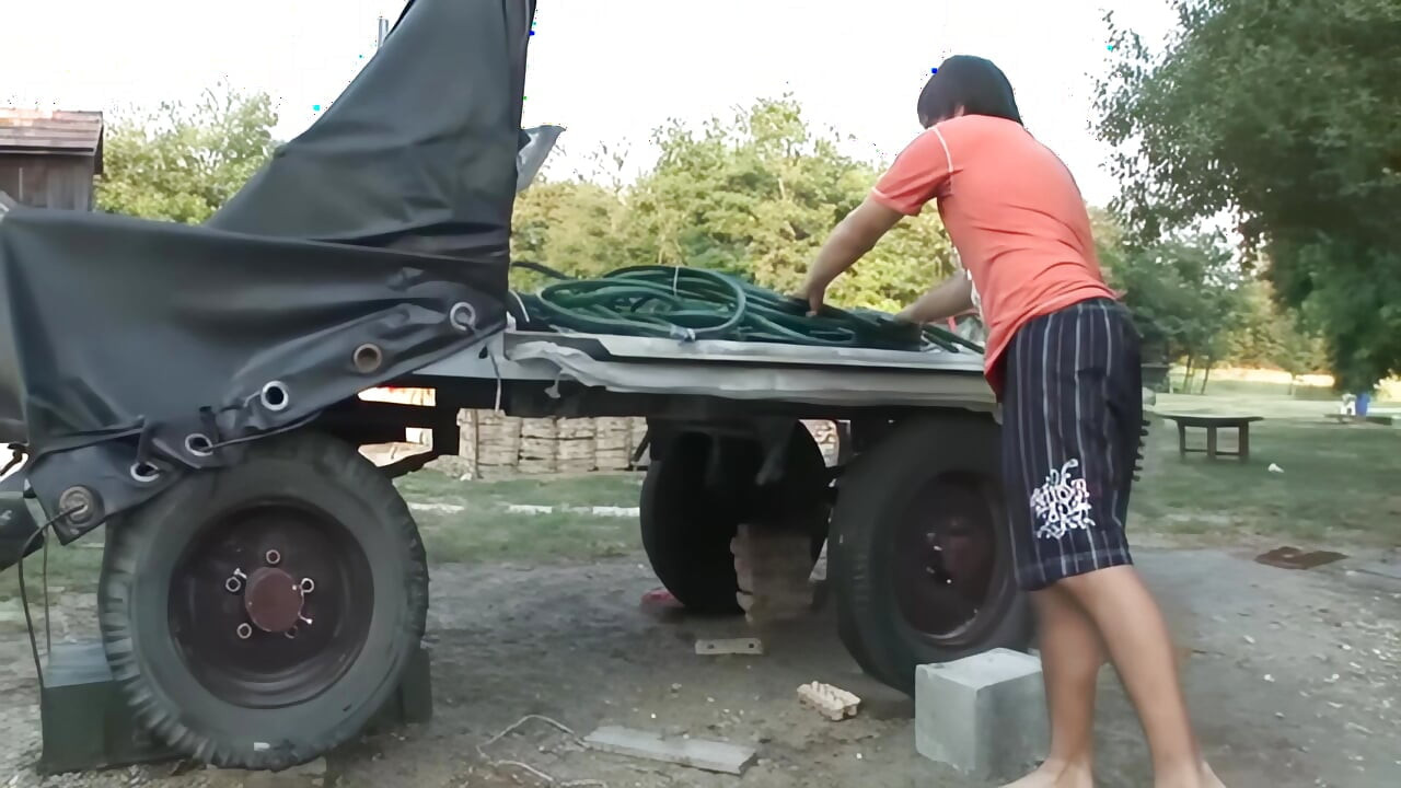 Bystig mogen kvinna knullad hårt av en stor kuk!