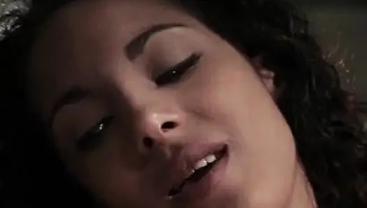 Güzel hatun şehvetli sikiş seansı sonrası yüzüne boşalıyor