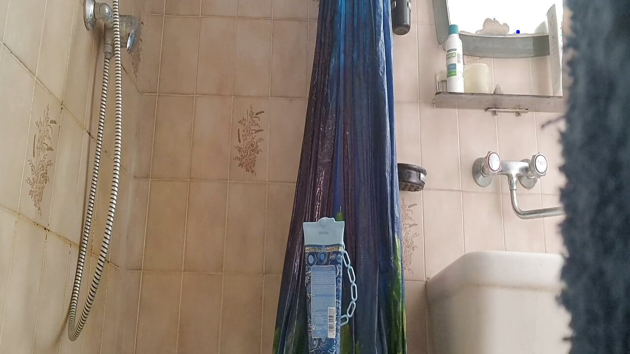 Italian Mature Full Bush Peeing Wet In Shower