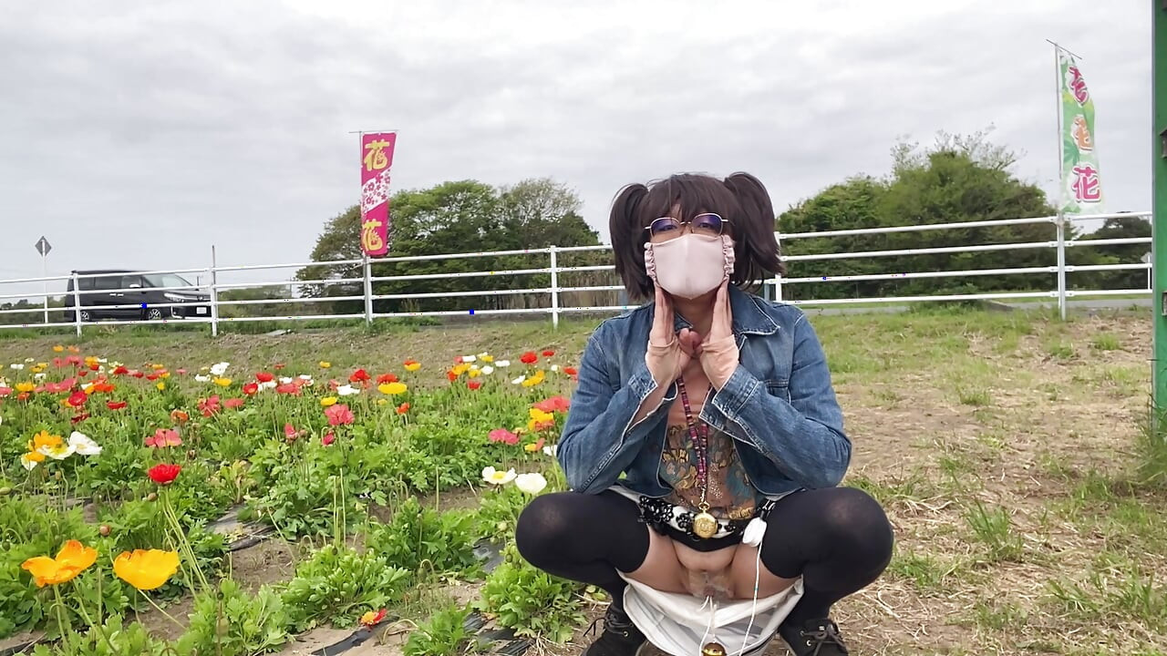 No195 Tucking Exposure in a Flower Garden