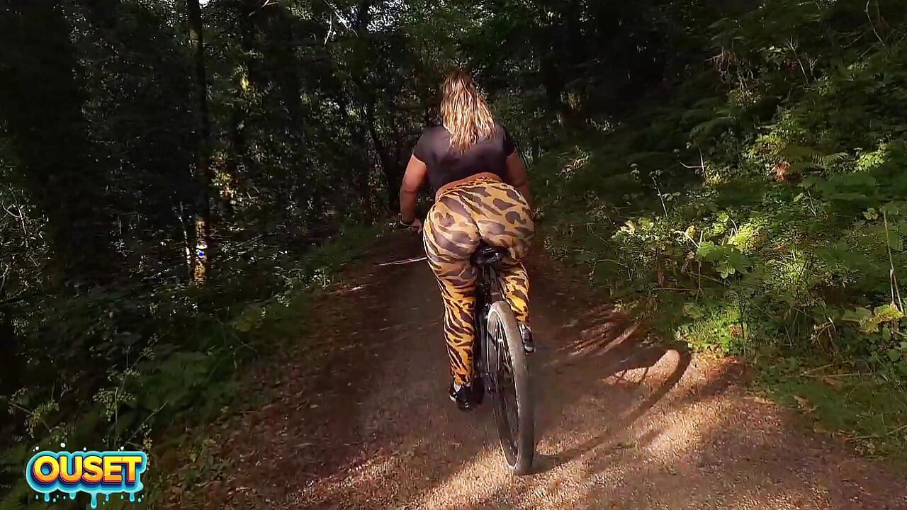 Big ass in tight leggings rides through the woods on a bike and ends up sucking and fucking outdoors with her huge ass