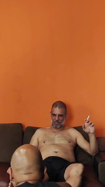 カルモナは父親が男性のお尻を犯している様子を撮影した | クリップ 1