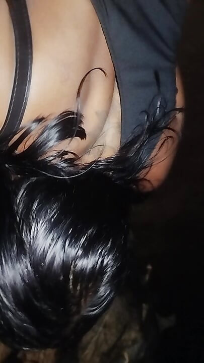 Cô ấy trong bụi rậm