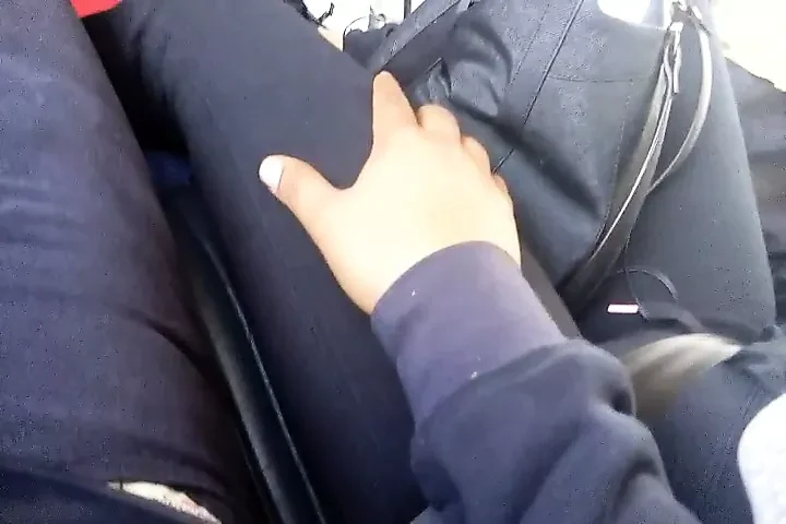 Tocando pierna, Bus agarrando 3-3