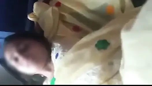 Aku lagi asik ngentot sama teman kantorku di atas meja