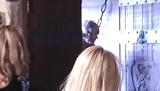 Havuz oyunundan sonra çılgın lezbiyen partisi
