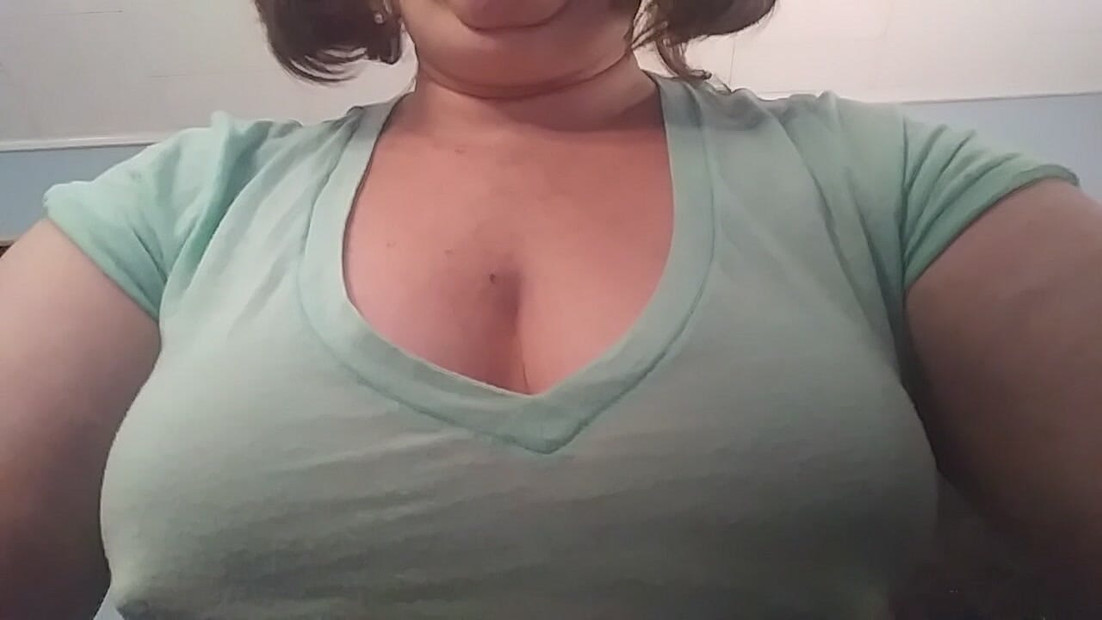 Pig tails in her hair, HonorKnees tried to make a video that shows her Best asset . She did fine, I think!