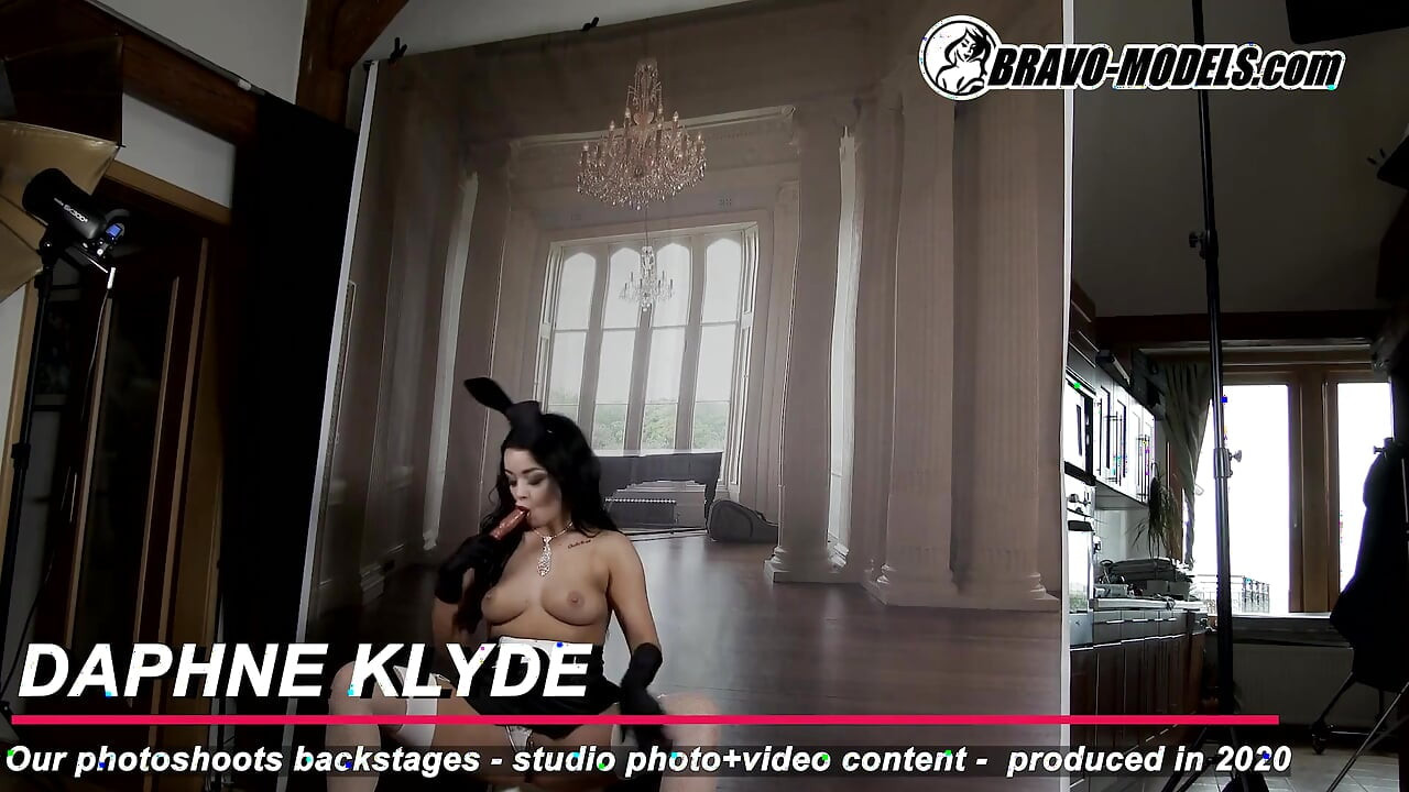 388-Backstage photoshoot Daphne Klyde - Adult