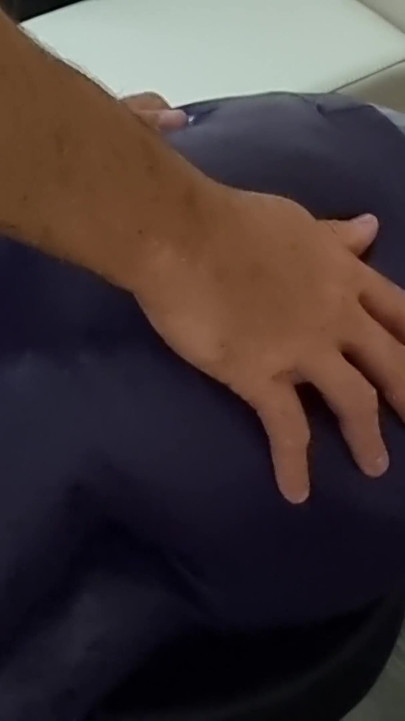 Acabando en pantalones de cuero