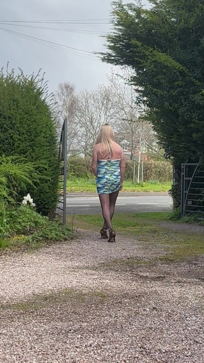 TV outdoors in Pantyhose and Heels
