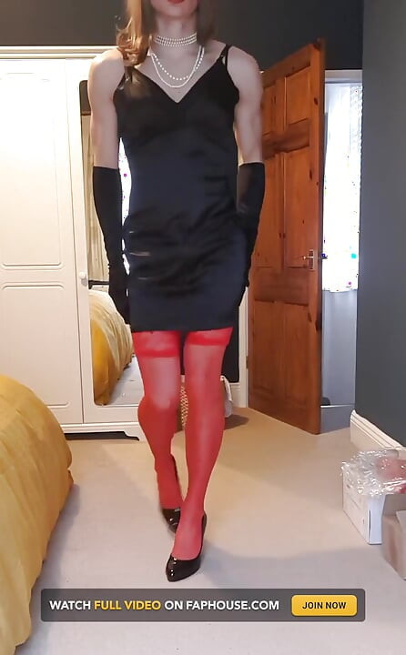 Känner glam - jag älskar den här satinsvart klänning