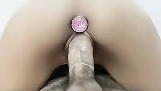 Little Thailand: Ayah, aku mengendarai penis besar di kamar Ibu