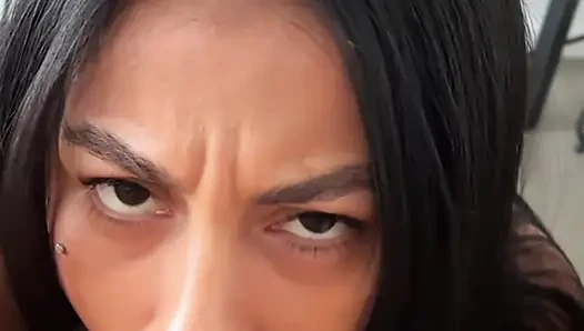 SIE SAGTE, fick meinen MUND - sexy brünette schluckt großen schwanz ganz und gibt extremes zungenanal in pOV