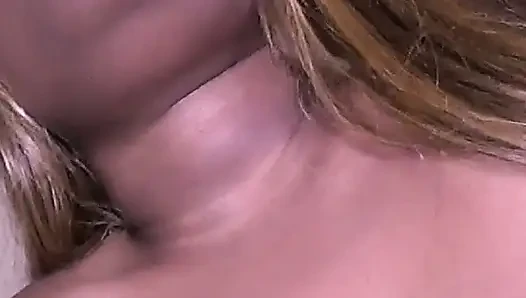 Dicke sexy Nina rivera reitet zum ersten mal schwanz vor der kamera