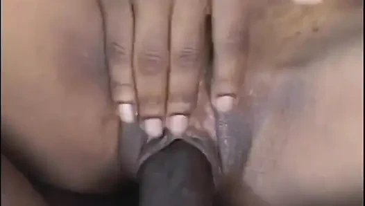 Perfektes ebenholz-schätzchen wird von bbc gefickt