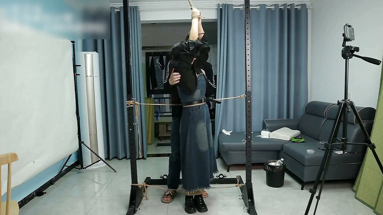My Girlfriend Is Fixed to a Metal Stand, Tickling Her