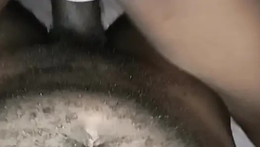 Menunggangi kontol gemuk itu