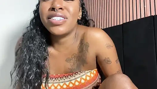 31 talimatı- Yağlı amcığıma mastürbasyon yaparken beni izlerken boşalmayacağından şüpheliyim