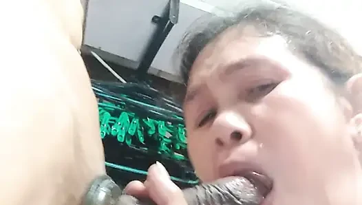 Aku menerima blowjob yang bagus untuk istriku pagi ini karena hari liburnya
