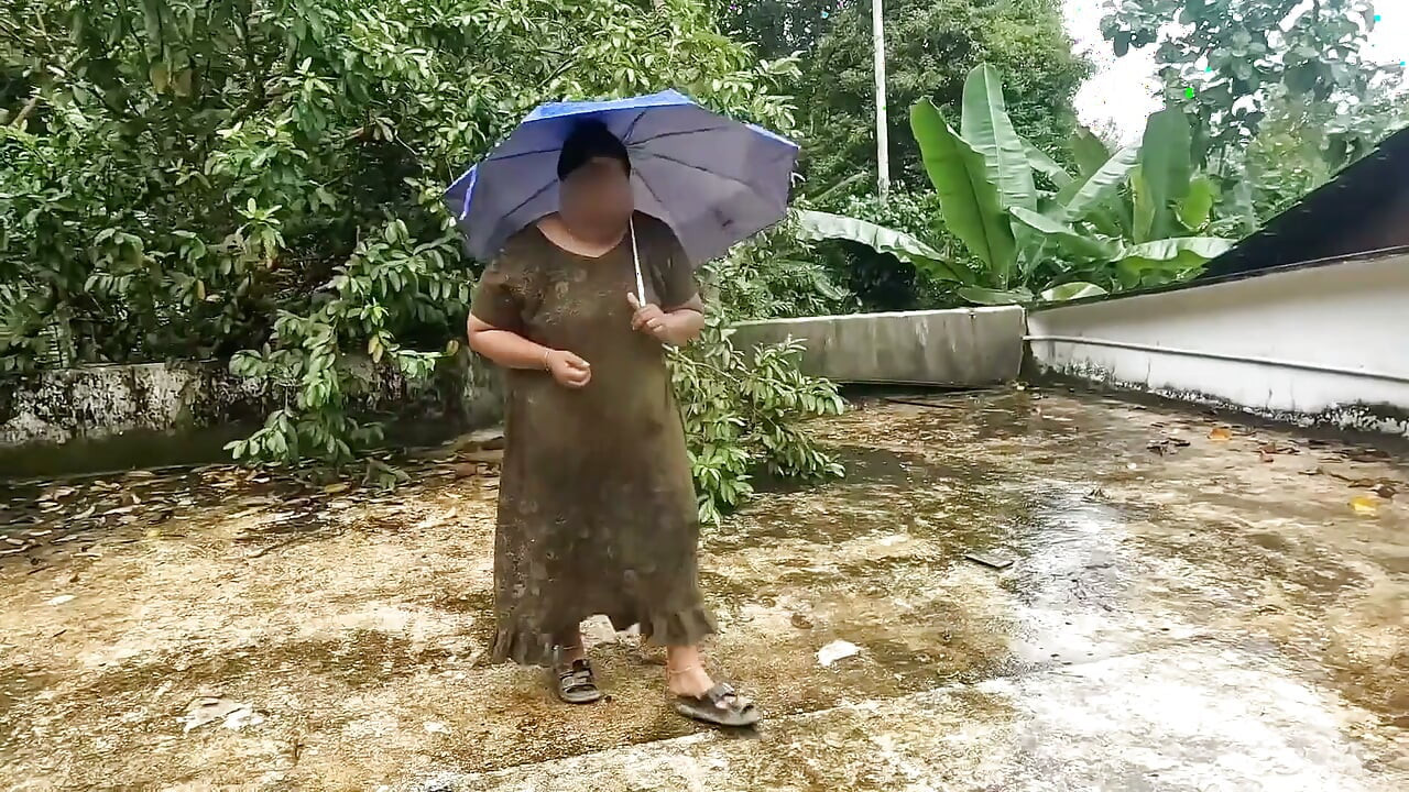 Beautiful Chubby Girls Getting Naked in Rain Outdoor. Big Boobs and Ass Exposed in Public