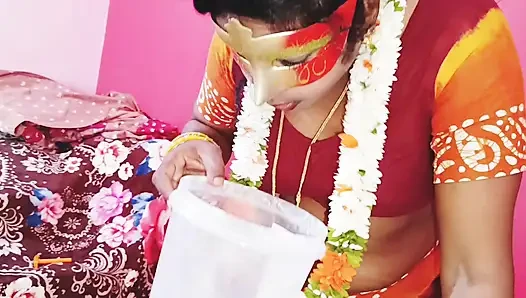 Hintli güzel sari üvey anne üvey oğlu Telugu ile edepsizce konuşuyor.
