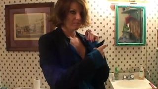 Sexy MILF behind the scenes shows you how its done