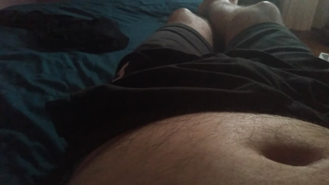 الرجل القوي يعطي Handjob مع قضيبه السميك