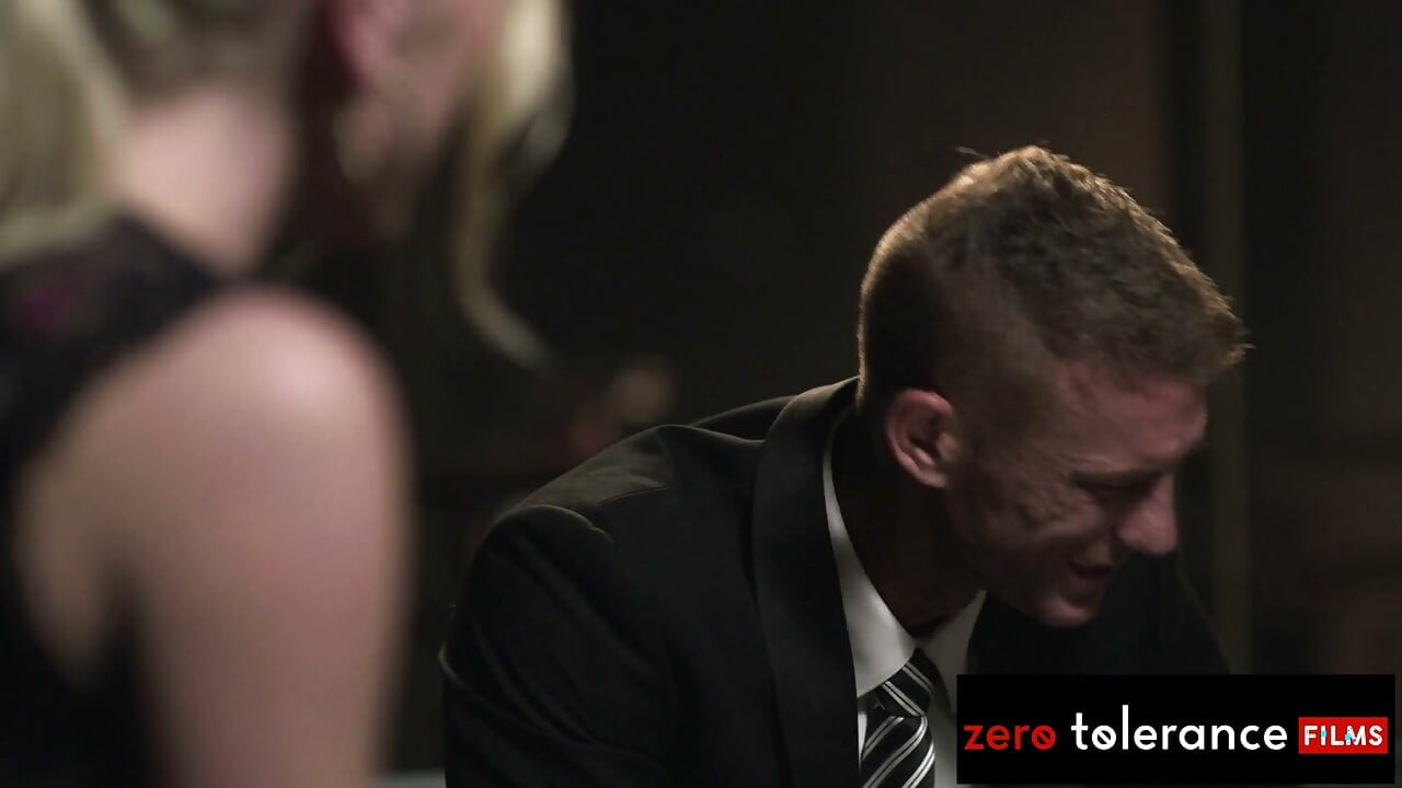 ZERO TOLERANCE FILMS - L'Intern Kay Lovely Baise Son Patron Marié Après Les Heures