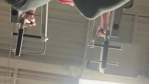 Pertama kali orgasme di gym!! Crot di gym setelah ab workout