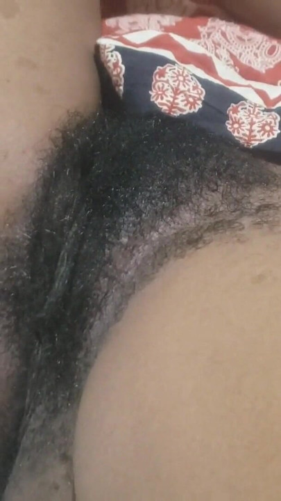Caliente milf con coño peludo maduro vitrina con provocación seductora íntima | Clip 2