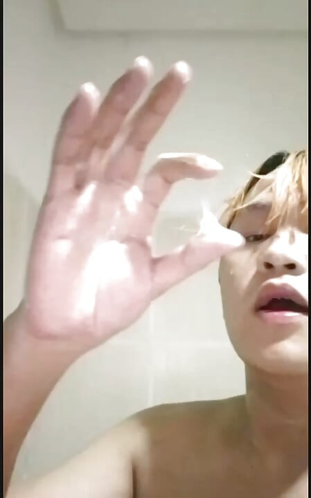 我一個人在酒店房間等人