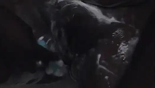 Черную киску трахают в ванной после бритья киски