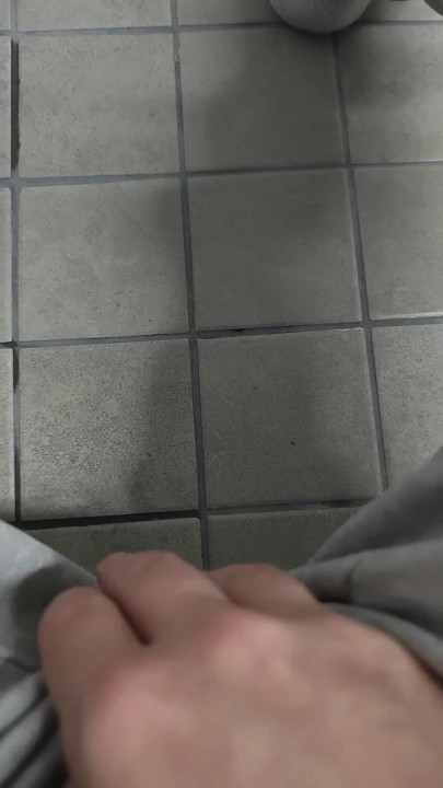 Çişini tutmaya çalışırken o kadar çıktım ki bacaklarım sallanmaya başladı