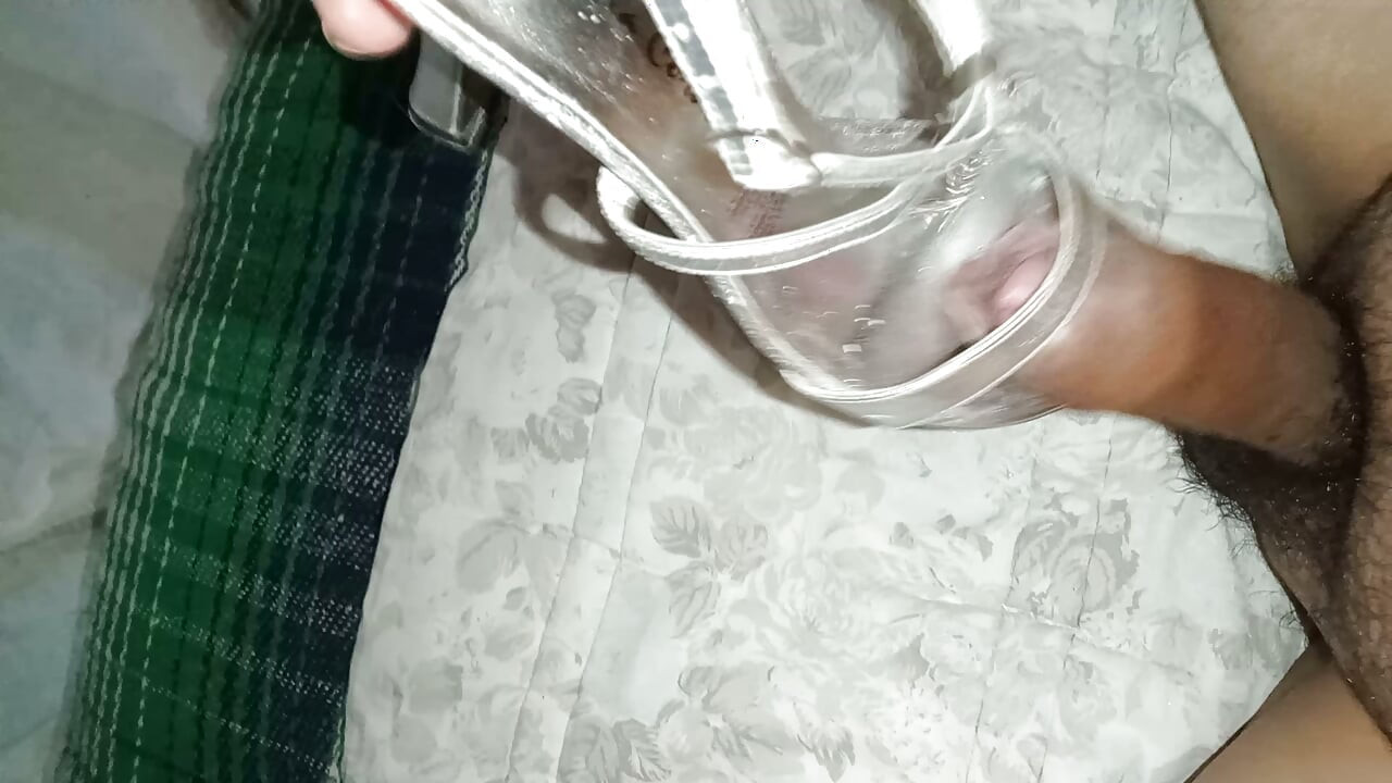 GÜMÜŞ SNEAKERS'TA YALNIZ BİR ÖĞLEDEN SONRA