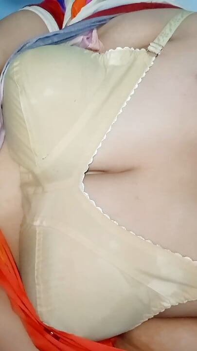 Esposa indiana a mostrar o corpo