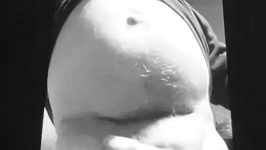 B&w'de yarak sallanıyor