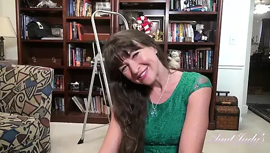 AuntJudys - bersih-bersih bareng gabriella si cewek amatir texas 49 tahun