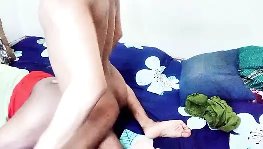 Ibu tiriku nyepong dan ngentot toketnya daripada aku ngentot memek merah mudanya